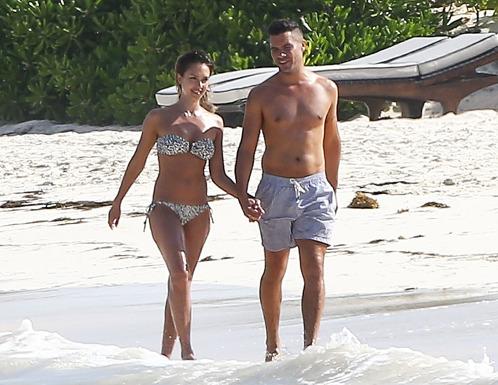 Jessica Alba Flaunts Her Bikini Body in Mexico Jessica Alba Flaunts Her Bikini Body in Mexico