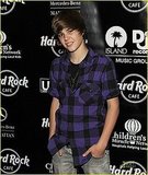 justin bieber's everything on the computer 
