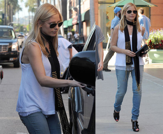 Photos of Sarah Michelle Gellar in LA 2009-10-19 09:18:33 Photos of Sarah Michelle Gellar in LA 2009-10-19 09:18:33