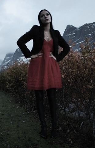 Look of the Day: Little Red Dress 
