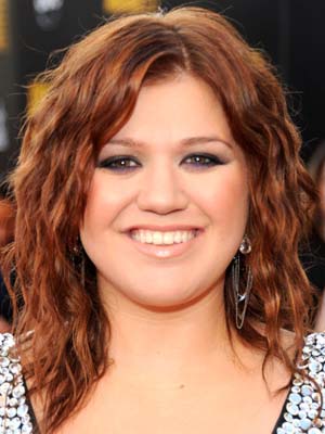 Photos of Kelly Clarkson at the 2009 American Music Awards 2009-11-22 16:29:06