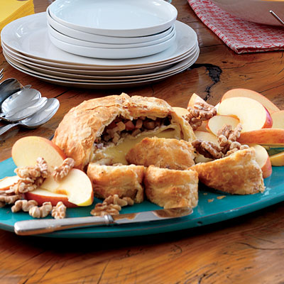 Baked Brie With Toasted Walnuts Baked Brie With Toasted Walnuts