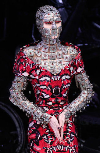 Alexander McQueen Fall 2009: A Twisted Fantasy Alexander McQueen Fall 2009: A Twisted Fantasy