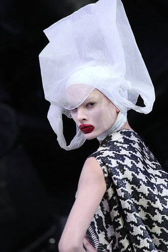Alexander McQueen Fall 2009: A Twisted Fantasy Alexander McQueen Fall 2009: A Twisted Fantasy