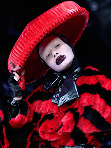 Alexander McQueen Fall 2009: A Twisted Fantasy Alexander McQueen Fall 2009: A Twisted Fantasy