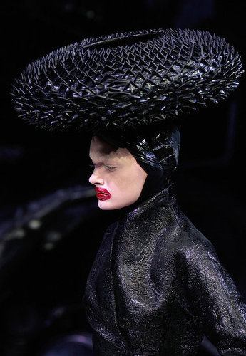 Alexander McQueen Fall 2009: A Twisted Fantasy Alexander McQueen Fall 2009: A Twisted Fantasy