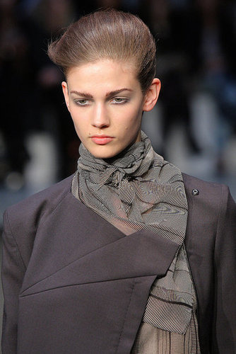 RM by Roland Mouret Fall 2009: "The Work of a Local Dressmaker" RM by Roland Mouret Fall 2009: "The Work of a Local Dressmaker"