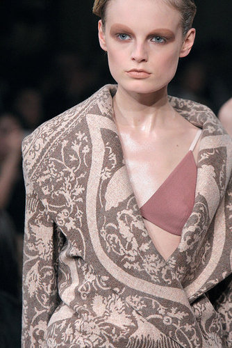 Miu Miu Fall 2009: A Sultry Riff on the Bourgeois Miu Miu Fall 2009: A Sultry Riff on the Bourgeois
