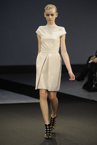 RM by Roland Mouret Fall 2009: "The Work of a Local Dressmaker" RM by Roland Mouret Fall 2009: "The Work of a Local Dressmaker"