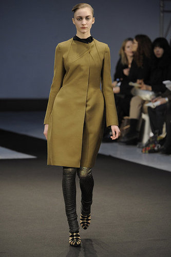 RM by Roland Mouret Fall 2009: "The Work of a Local Dressmaker" RM by Roland Mouret Fall 2009: "The Work of a Local Dressmaker"