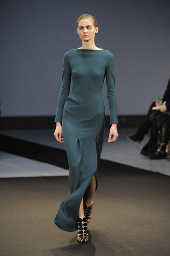 RM by Roland Mouret Fall 2009: "The Work of a Local Dressmaker" RM by Roland Mouret Fall 2009: "The Work of a Local Dressmaker"