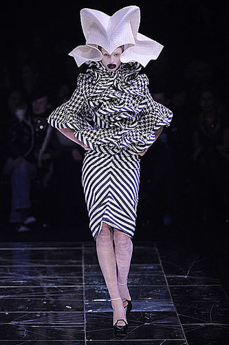 Alexander McQueen Fall 2009: A Twisted Fantasy Alexander McQueen Fall 2009: A Twisted Fantasy