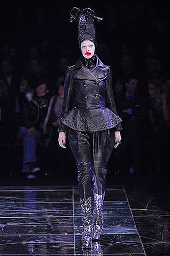 Alexander McQueen Fall 2009: A Twisted Fantasy Alexander McQueen Fall 2009: A Twisted Fantasy