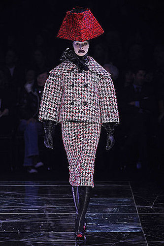 Alexander McQueen Fall 2009: A Twisted Fantasy Alexander McQueen Fall 2009: A Twisted Fantasy