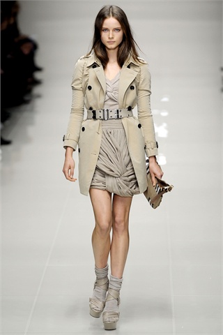 Burberry Returns to Home Turf for Spring 2010 Burberry Returns to Home Turf for Spring 2010