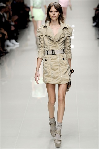 Burberry Returns to Home Turf for Spring 2010 Burberry Returns to Home Turf for Spring 2010