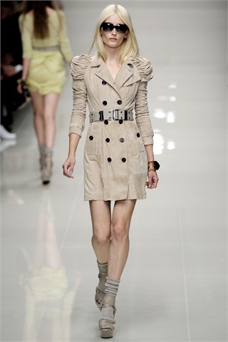 Burberry Returns to Home Turf for Spring 2010 Burberry Returns to Home Turf for Spring 2010