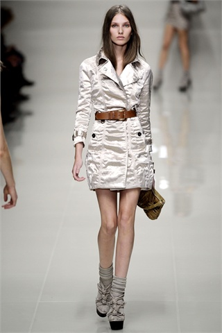 Burberry Returns to Home Turf for Spring 2010 Burberry Returns to Home Turf for Spring 2010