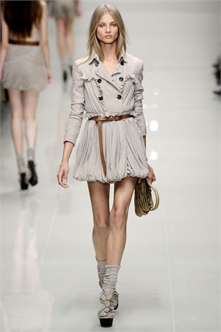 Burberry Returns to Home Turf for Spring 2010 Burberry Returns to Home Turf for Spring 2010