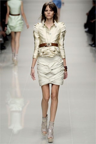 Burberry Returns to Home Turf for Spring 2010 Burberry Returns to Home Turf for Spring 2010