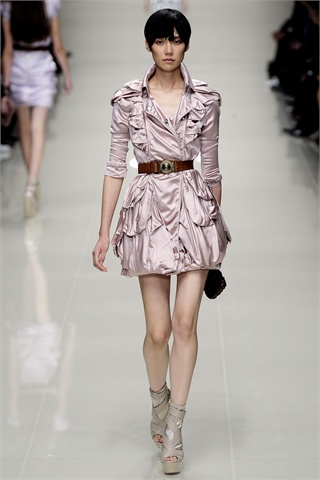 Burberry Returns to Home Turf for Spring 2010 Burberry Returns to Home Turf for Spring 2010