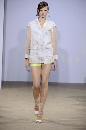 A Softer Side of Jonathan Saunders for Spring 2010 A Softer Side of Jonathan Saunders for Spring 2010