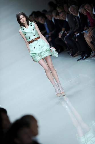 Burberry Returns to Home Turf for Spring 2010 Burberry Returns to Home Turf for Spring 2010