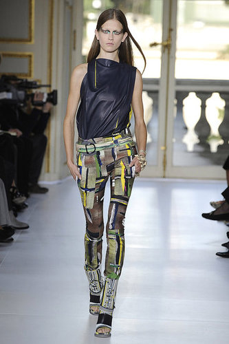 Balenciaga Aims to Go Thorougly Modern for Spring 2010 Balenciaga Aims to Go Thorougly Modern for Spring 2010