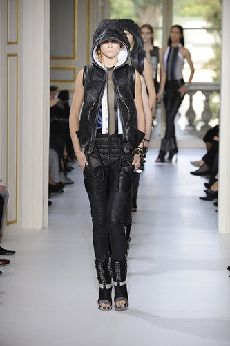 Balenciaga Aims to Go Thorougly Modern for Spring 2010 Balenciaga Aims to Go Thorougly Modern for Spring 2010