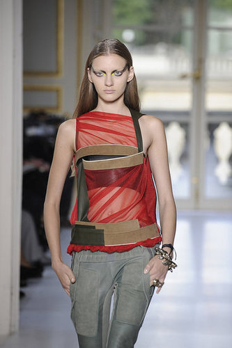 Balenciaga Aims to Go Thorougly Modern for Spring 2010 Balenciaga Aims to Go Thorougly Modern for Spring 2010