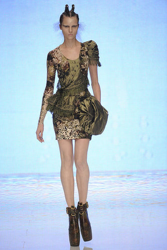 Alexander McQueen Shows Holographic Alien Beauties for Spring 2010 Alexander McQueen Shows Holographic Alien Beauties for Spring 2010