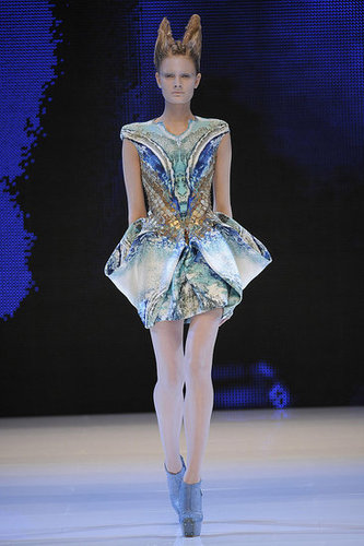 Alexander McQueen Shows Holographic Alien Beauties for Spring 2010 Alexander McQueen Shows Holographic Alien Beauties for Spring 2010