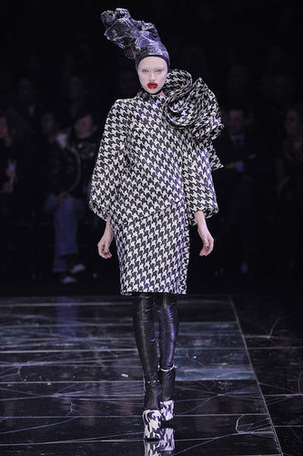 Paris Fashion Week: Alexander McQueen Fall 2009 Paris Fashion Week: Alexander McQueen Fall 2009