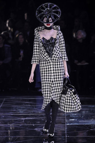 Paris Fashion Week: Alexander McQueen Fall 2009 Paris Fashion Week: Alexander McQueen Fall 2009