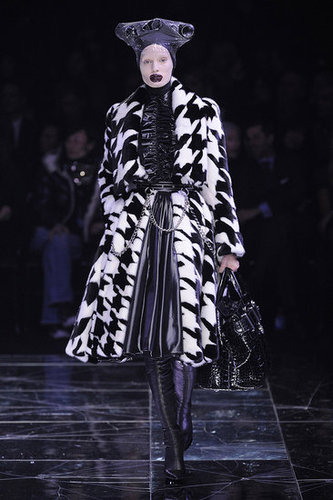 Paris Fashion Week: Alexander McQueen Fall 2009 Paris Fashion Week: Alexander McQueen Fall 2009