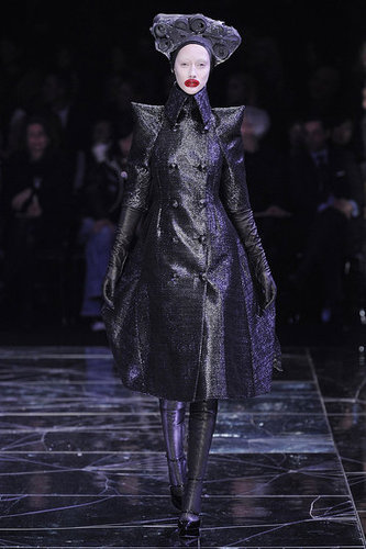 Paris Fashion Week: Alexander McQueen Fall 2009 Paris Fashion Week: Alexander McQueen Fall 2009