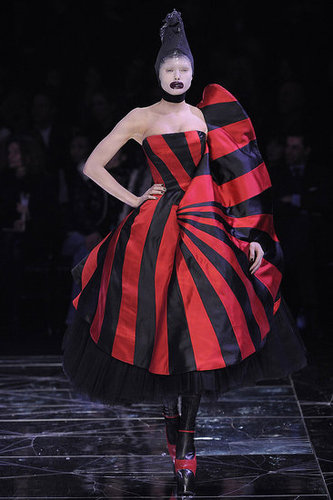 Paris Fashion Week: Alexander McQueen Fall 2009 Paris Fashion Week: Alexander McQueen Fall 2009