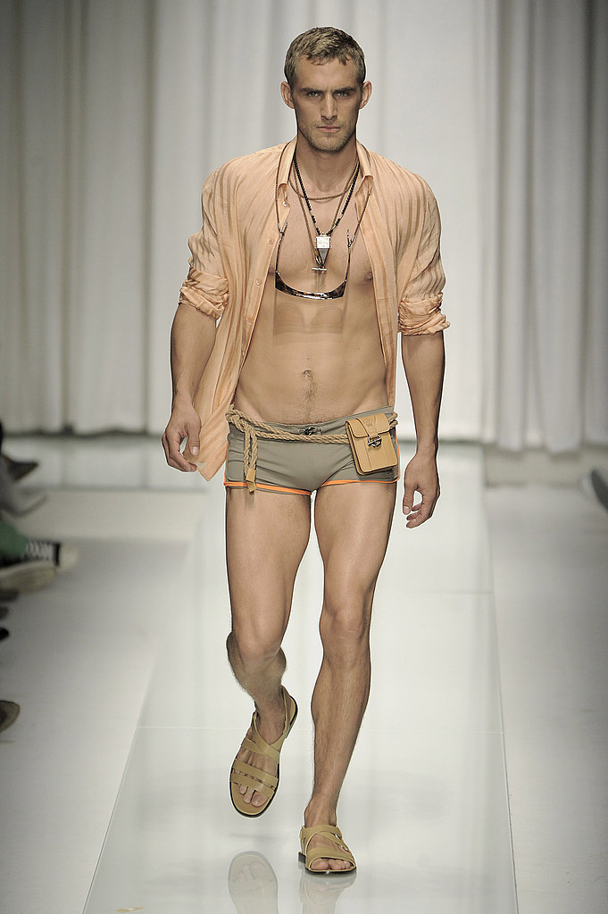 Milan: Versace Men's Spring 2010 Milan: Versace Men's Spring 2010
