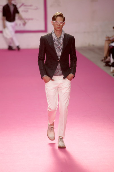 Paris: Emanuel Ungaro Men's Spring 2010 Paris: Emanuel Ungaro Men's Spring 2010