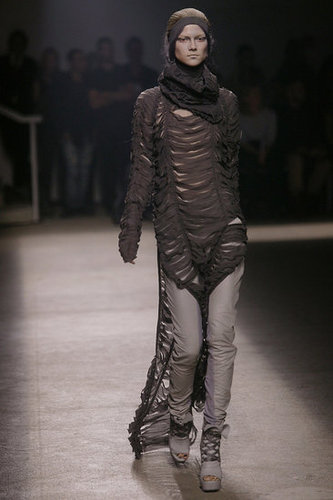 Paris Fashion Week: Gareth Pugh Spring 2010 Paris Fashion Week: Gareth Pugh Spring 2010