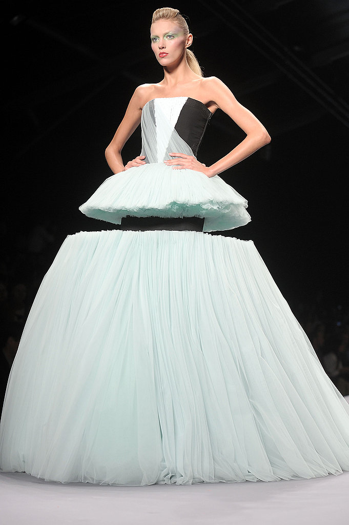 Paris Fashion Week: Viktor & Rolf Spring 2010 Paris Fashion Week: Viktor & Rolf Spring 2010