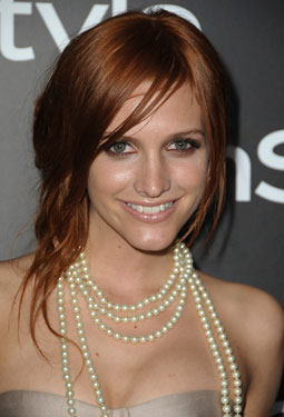 Picture's of Ashlee Simpson's Asymmetric Updo