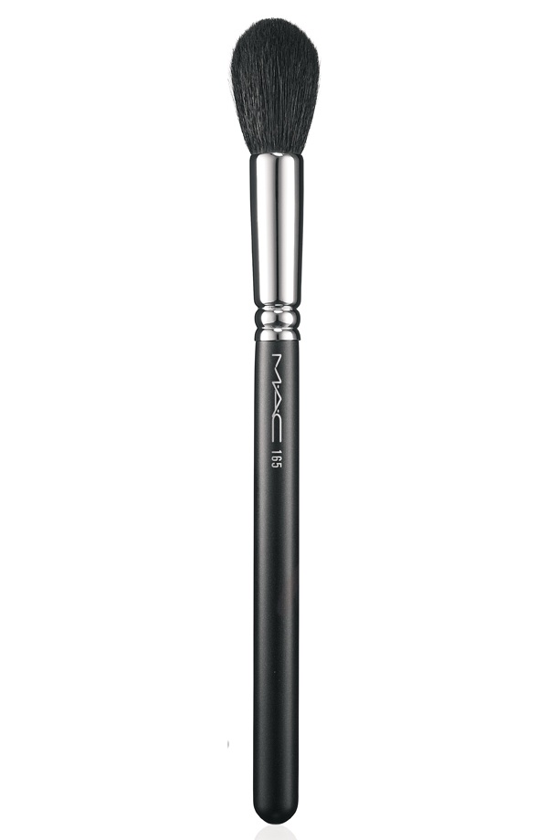 165 Tapered Cheek/Highlight Brush ($34)<br />
165 Tapered Cheek/Highlight Brush ($34)<br />