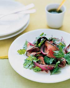 Fast & Easy Recipe For Grilled Sirloin Salad With Cilantro