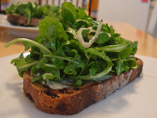 Recipe For Blue Cheese and Arugula Crostini Recipe For Blue Cheese and Arugula Crostini