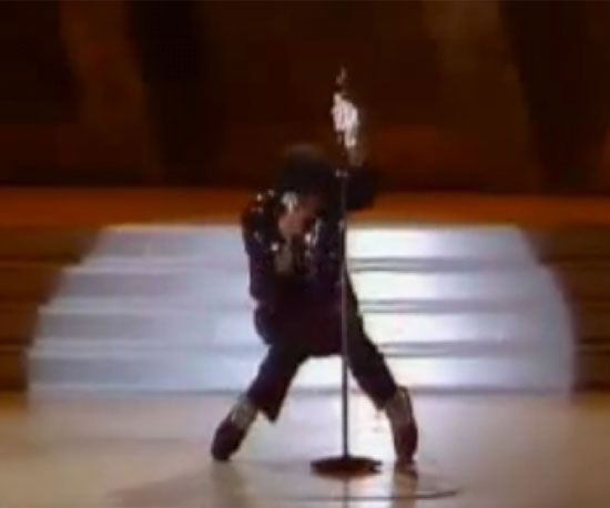 Live "Billie Jean" Performance and the Moonwalk Live "Billie Jean" Performance and the Moonwalk