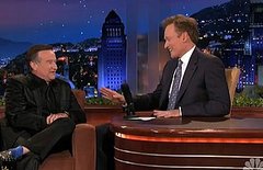 Robin Williams Doesn't Twitter or Facebook, But Loves Playing Online Military Video Games Robin Williams Doesn't Twitter or Facebook, But Loves Playing Online Military Video Games