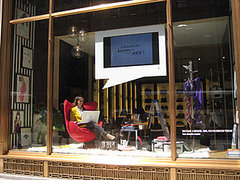 Henri Bendel Promotes Its Facebook and Twitter Pages With Live Models Updating the Pages
