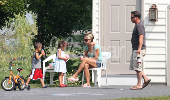 Jon and Kate Hangout For The Sake of Their Kids Jon and Kate Hangout For The Sake of Their Kids