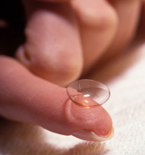 Health Tip: Replace Contact Lens Case Every Three Months